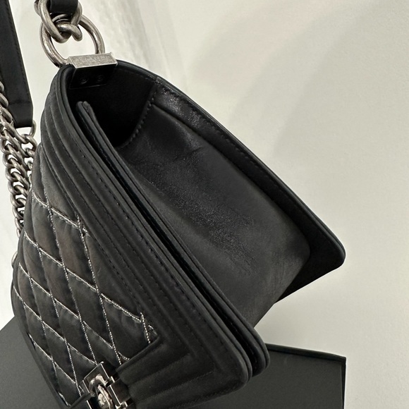 Chanel Medium Boy Bag - Picture 2 of 8